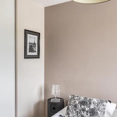 Blanche De Castille- Rond Point De Paris 아파트